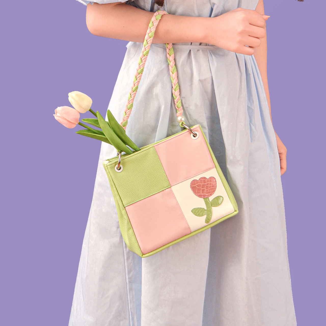 2023 Нова оригинална чанта-лале, лятна студентска чанта на рамото, женски дизайн, малък фокус, лешник, карамел цвят, Квадратна специална . ' - ' . 3