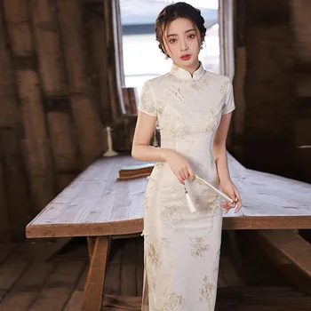 2023 Бяло Дантелено Секси рокля Чонсам с къс ръкав, на Традиционното Винтажное рокля, Костюми за Шоу, Тънък Халат Qipao с бродерия, Женски халат Chinoise