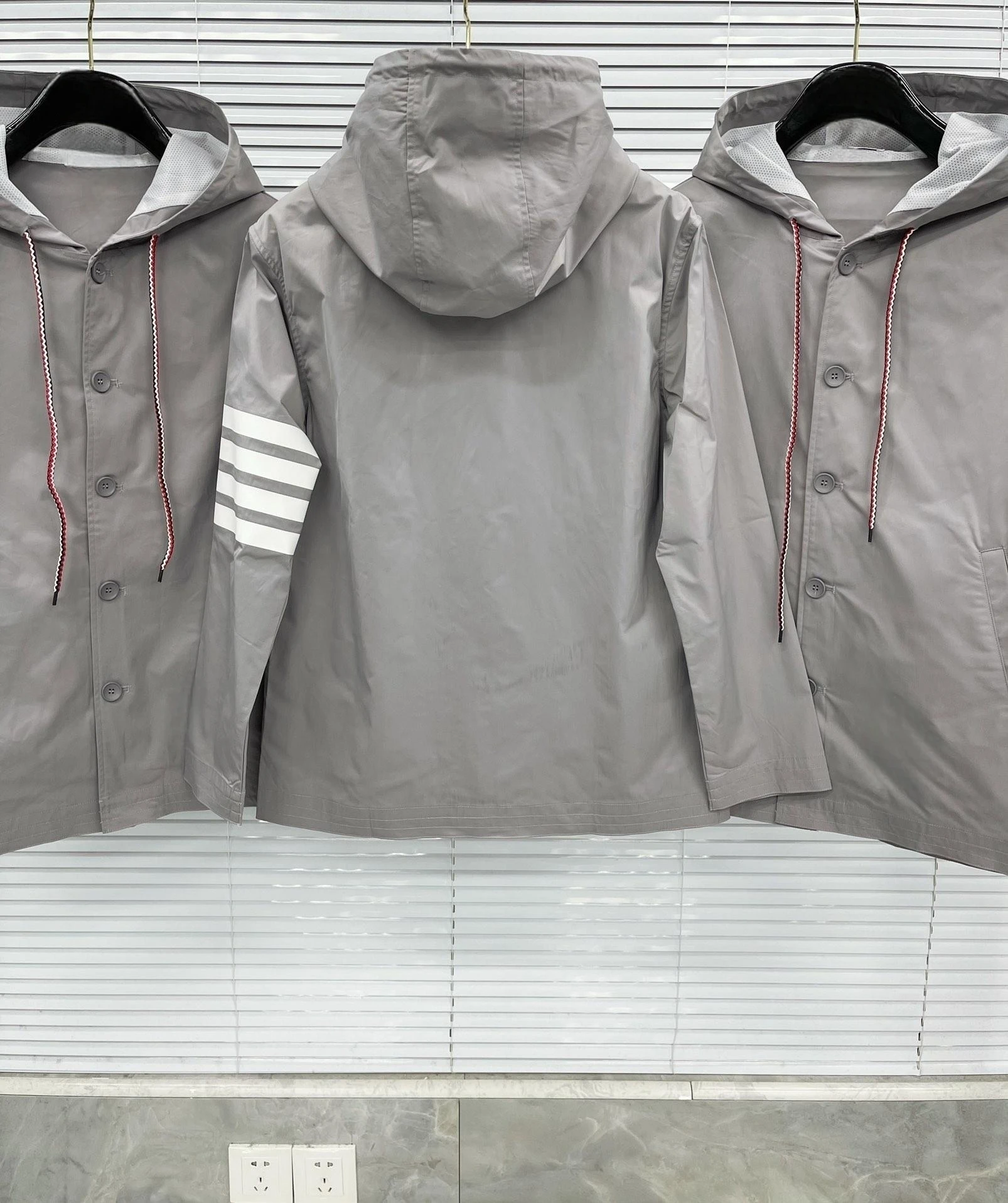 Палто TB води до пренебрегване том, Тенденция облекло за двойки, Корейската версия, Сиво палто, Висококачествена Зимна Мода мъжки ежедневни яке с качулка . ' - ' . 4