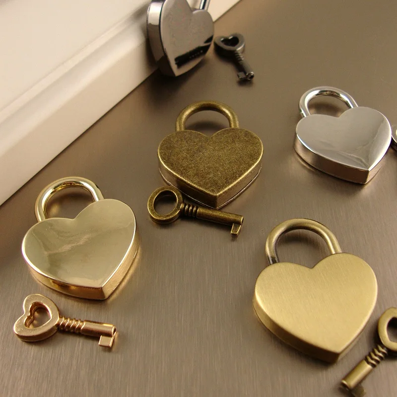 Окачени Замък във Формата на сърце, Мини-Заключване с Ключ, Малък Метални Панти за Заключване Love Heart Lock Сватба от С Сплав с ключ Пътна Ковчег за бижута Твърд . ' - ' . 0