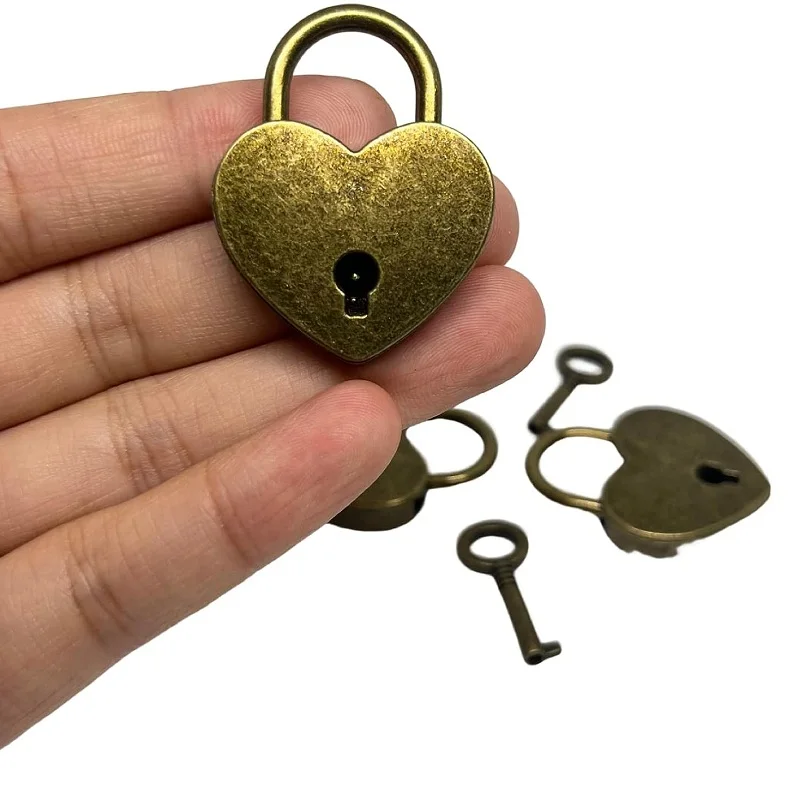 Окачени Замък във Формата на сърце, Мини-Заключване с Ключ, Малък Метални Панти за Заключване Love Heart Lock Сватба от С Сплав с ключ Пътна Ковчег за бижута Твърд . ' - ' . 1