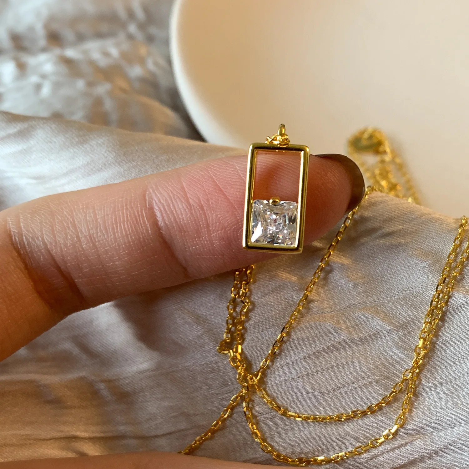 Синтетичен муассанит, Кух правоъгълно диамантена огърлица, верижка на ключицата, шейная верига на жената златното луксозна малка квадратна колие . ' - ' . 0