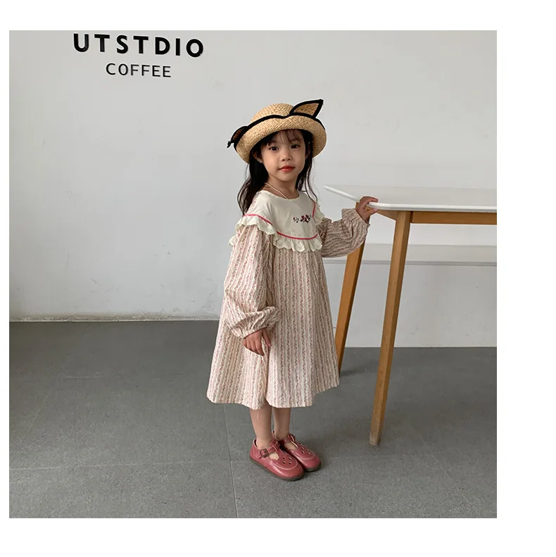 Ново есента рокля за момичета 2023 Г. във френски ретро-стил, Детски дрехи с флорални принтом, Детски Памучни рокли с дълъг ръкав, бродерия на 