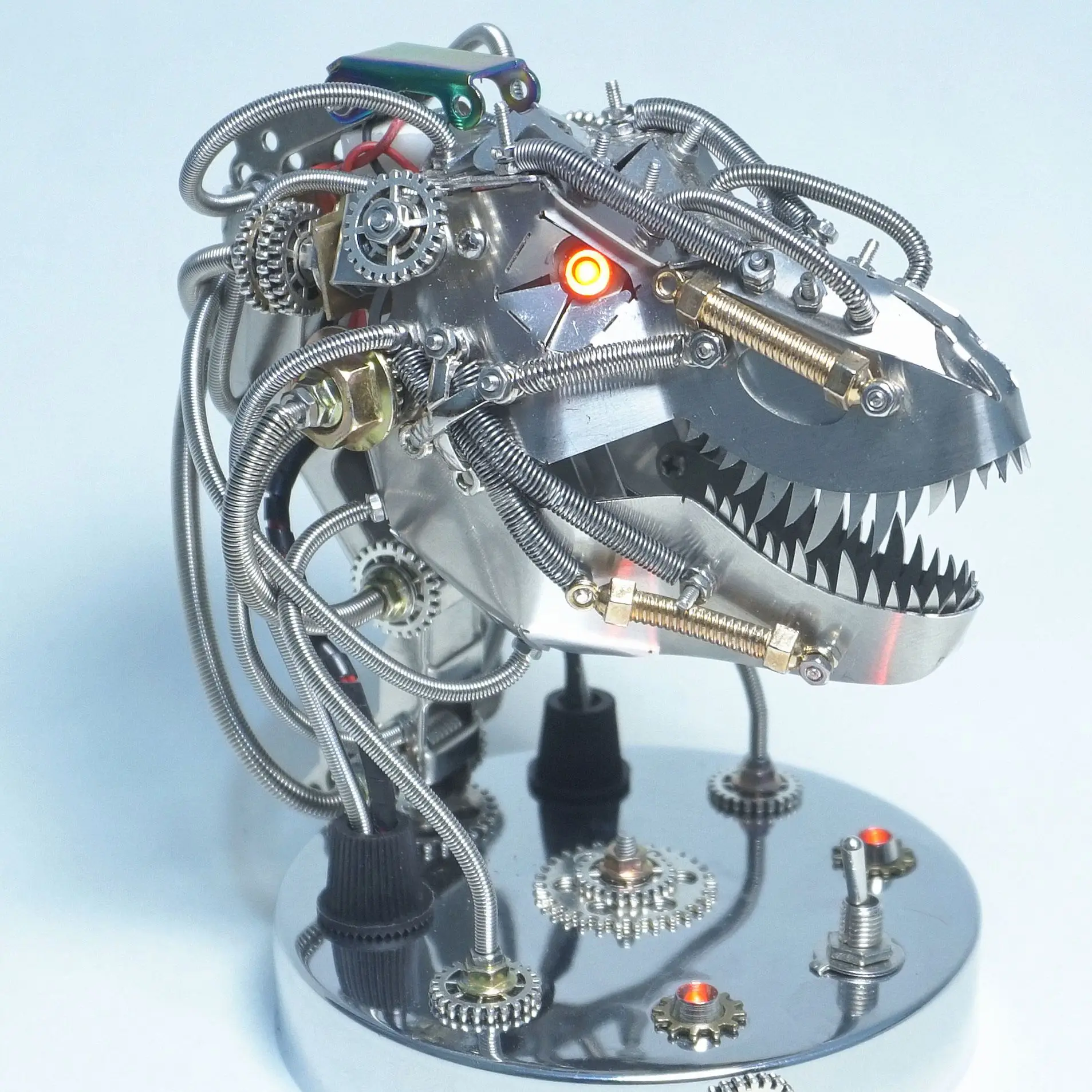 Механичен милорд главата на дракон в събирането на метални орнаменти със собствените си ръце Машина броня Пънк практичен човек креативни идеи за подаръци украса . ' - ' . 0