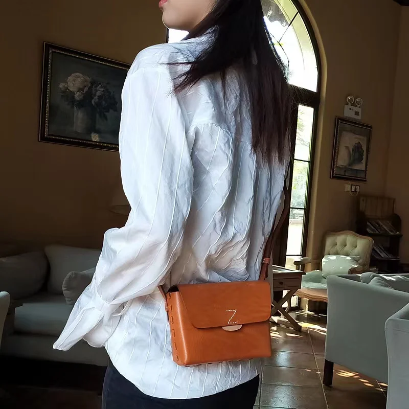 Нова дамска чанта от телешка кожа на първия слой растително дъбени ръчно изработени японски и корейски стил за колеж, месинджър с едно рамо . ' - ' . 1