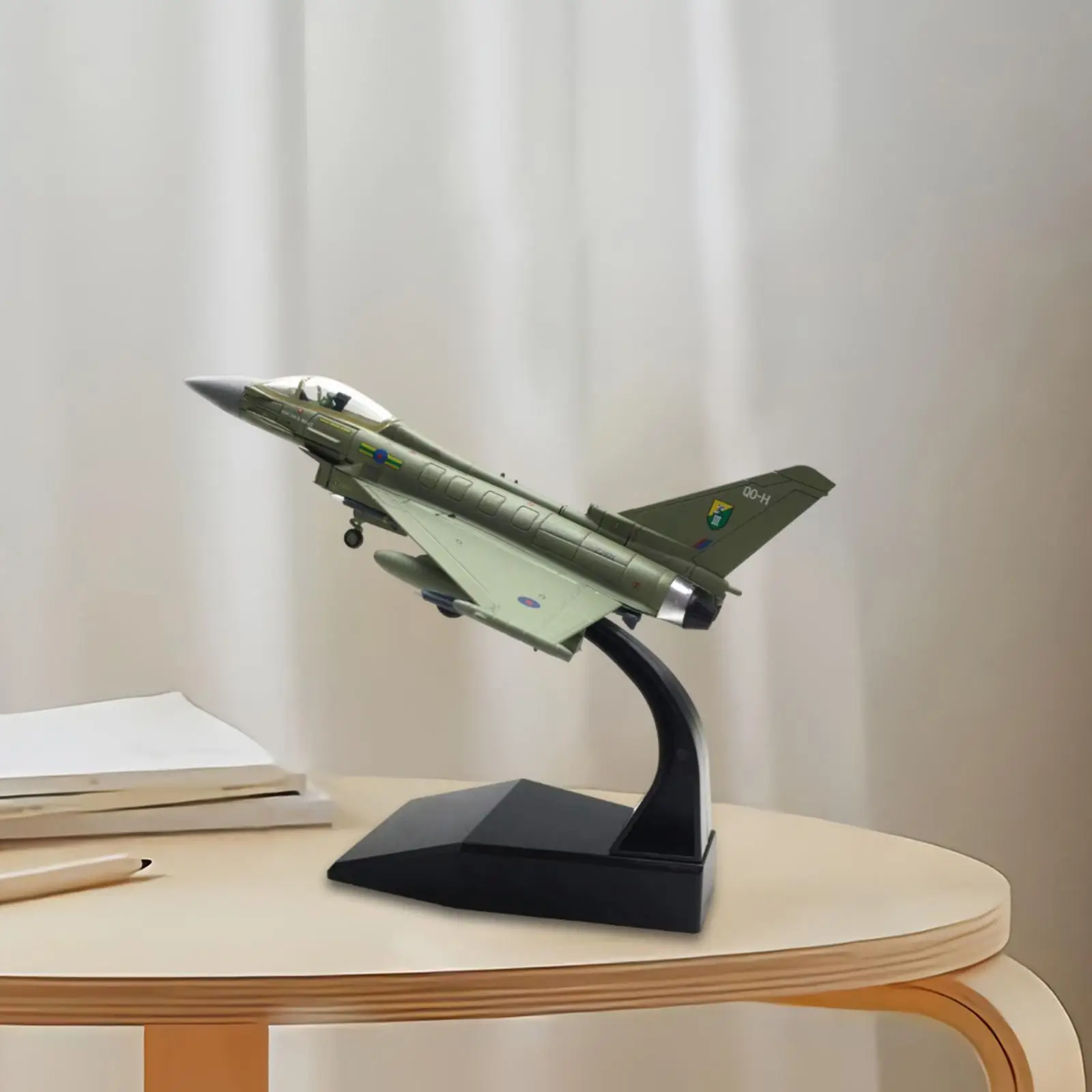 Демонстрационен модел на самолета Ef 2000 Fighter, направен под натиск . ' - ' . 1
