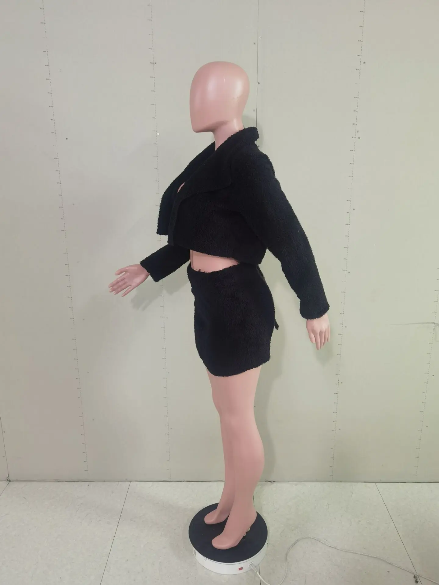 2023 Зимата женски Модерен Секси Пухкави двупосочен velvet Сутиен, палта с дълъг ръкав, Пола на бедрата, комплект от три елемента . ' - ' . 3