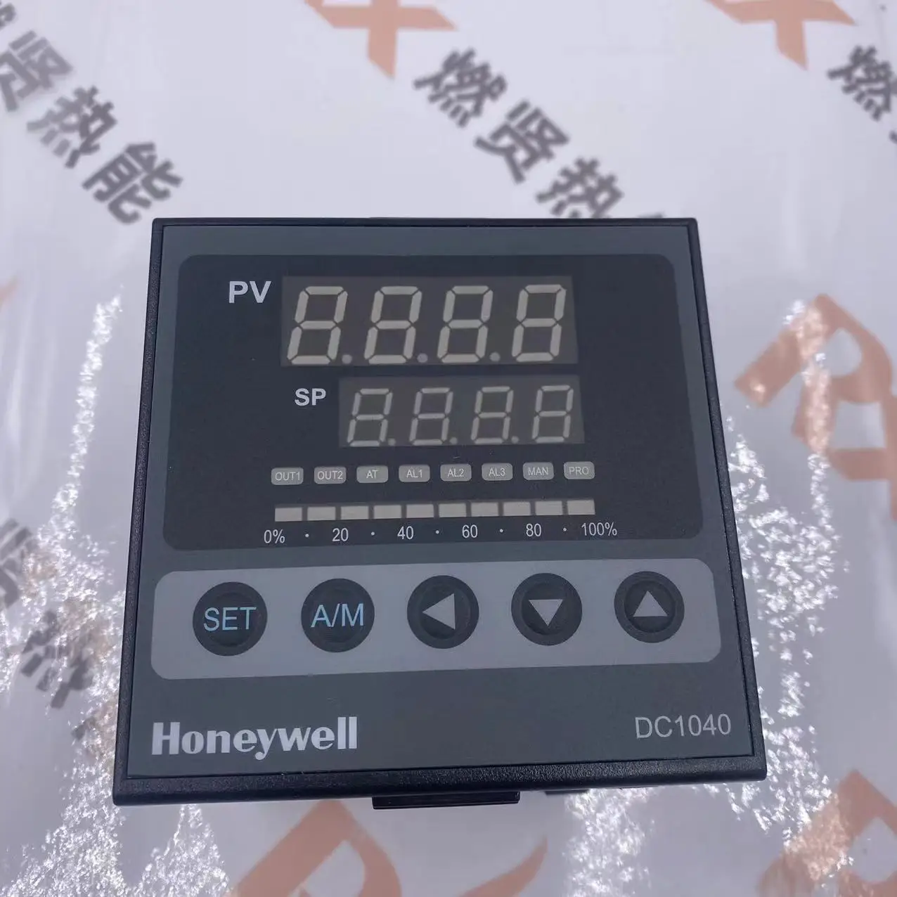 Американски измерител на контрол на температурата на Honeywell DC1040CL-301-000- E . ' - ' . 1