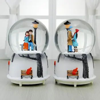 Автоматично спрей Сняг музикален Кристална топка Цветна Светещ двойка Снежен глобус Музикална ковчег Sky City Music Case Подаръци за Свети Валентин