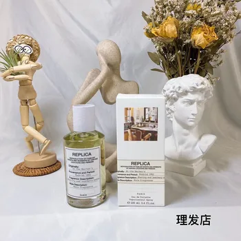 Висококачествени, маркови дамски парфюми във фризьорския салон на цветя силен натурален вкус с пистолет за мъжките аромати