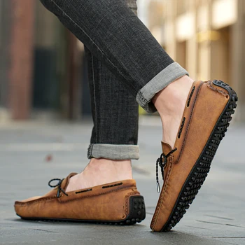 Нова мъжка кожена ежедневни обувки 2023, градинска удобна висококачествена и модерна мека класическа нескользящая обувки на равна подметка, Тенденцията в мокасини