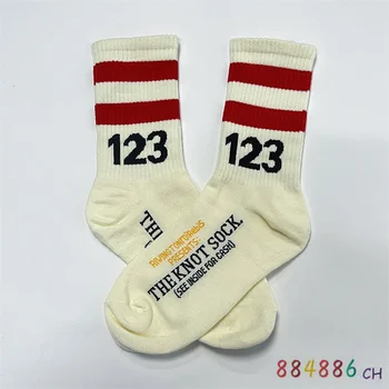 Пролет-лято Нови RRR123 Шарени червени спортни чорапи със средна дължина, Мъжки и женски Улични модерни Спортни, ежедневни чорапи, 2 чифта